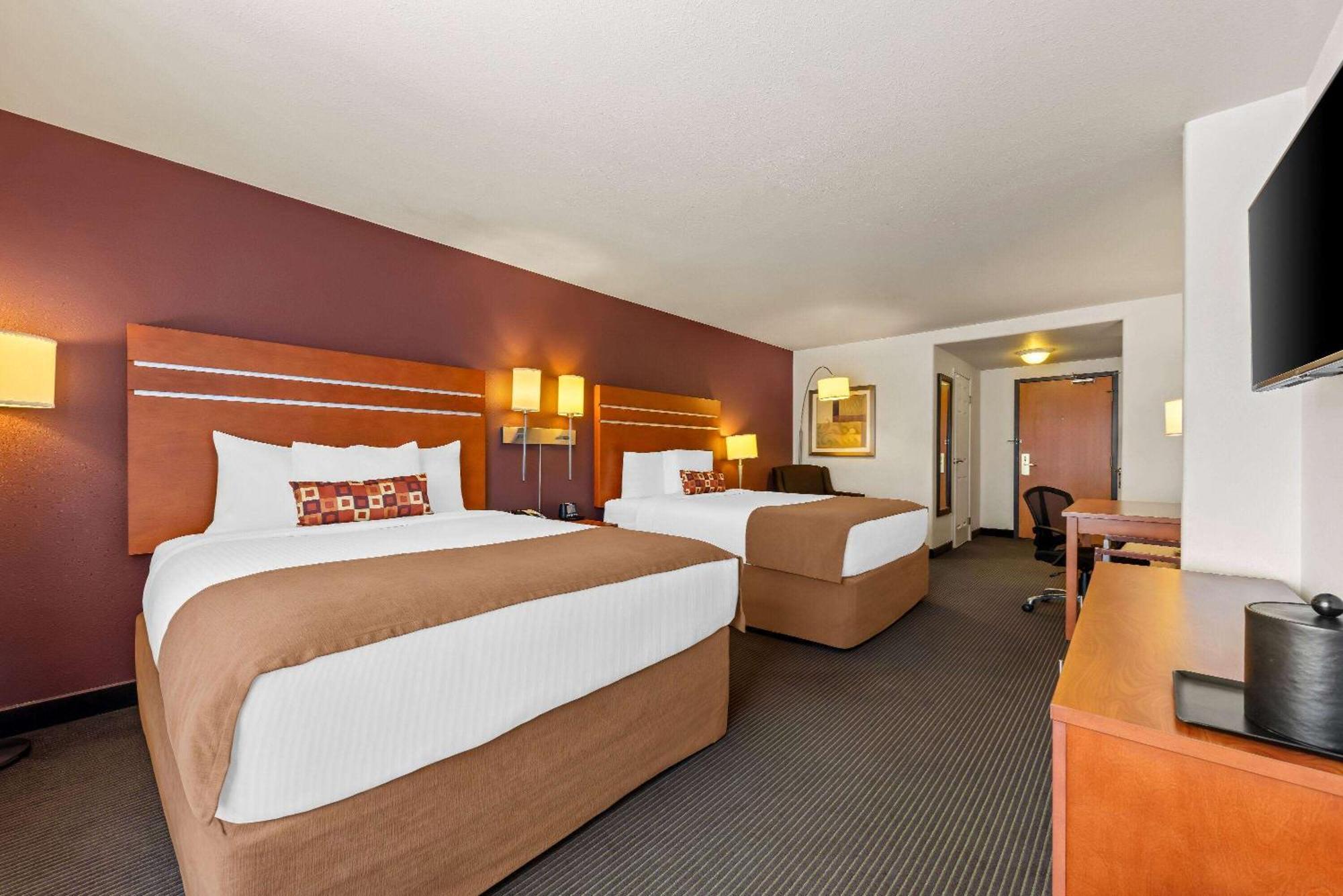 Wingate By Wyndham Calgary South Hotel Bagian luar foto