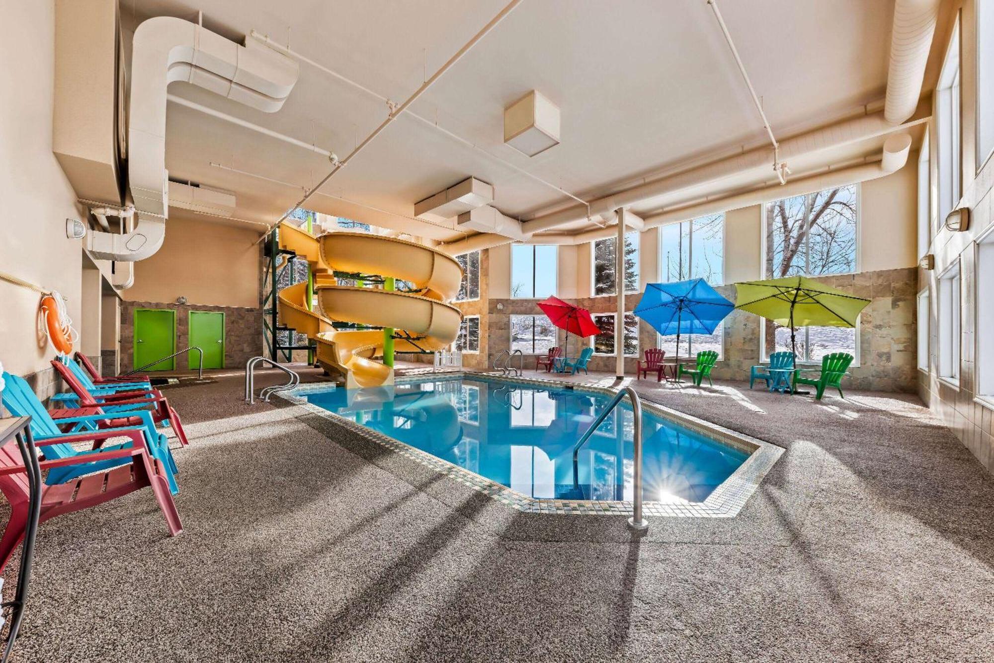 Wingate By Wyndham Calgary South Hotel Bagian luar foto