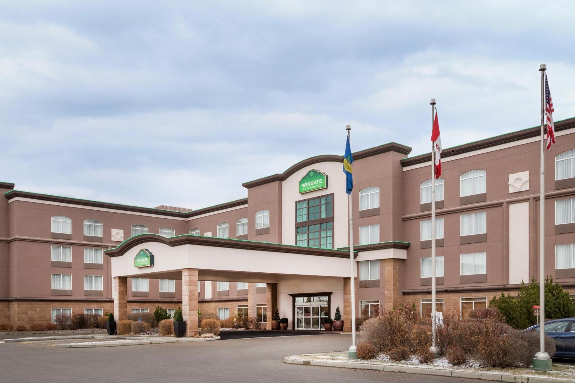 Wingate By Wyndham Calgary South Hotel Bagian luar foto