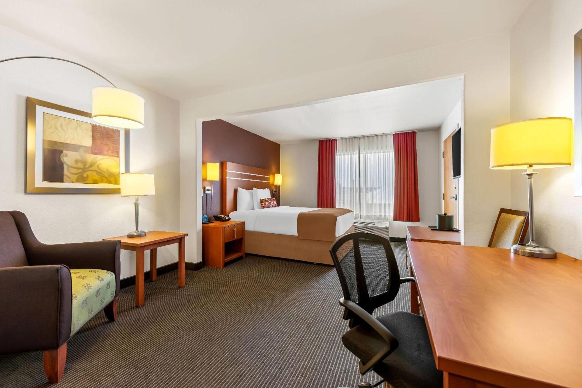 Wingate By Wyndham Calgary South Hotel Bagian luar foto