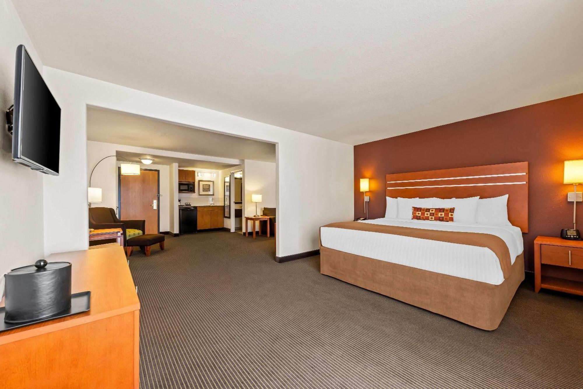Wingate By Wyndham Calgary South Hotel Bagian luar foto