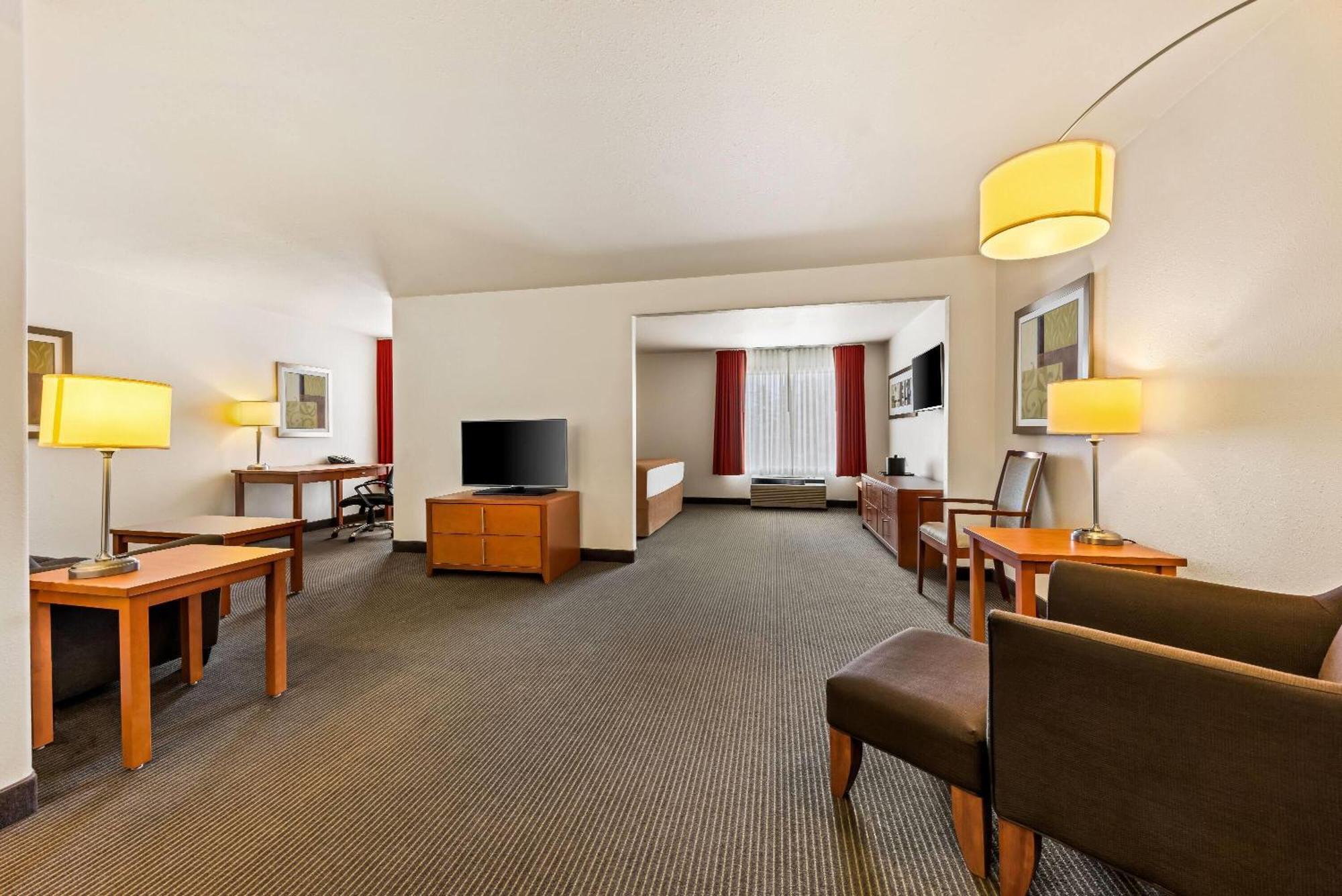 Wingate By Wyndham Calgary South Hotel Bagian luar foto