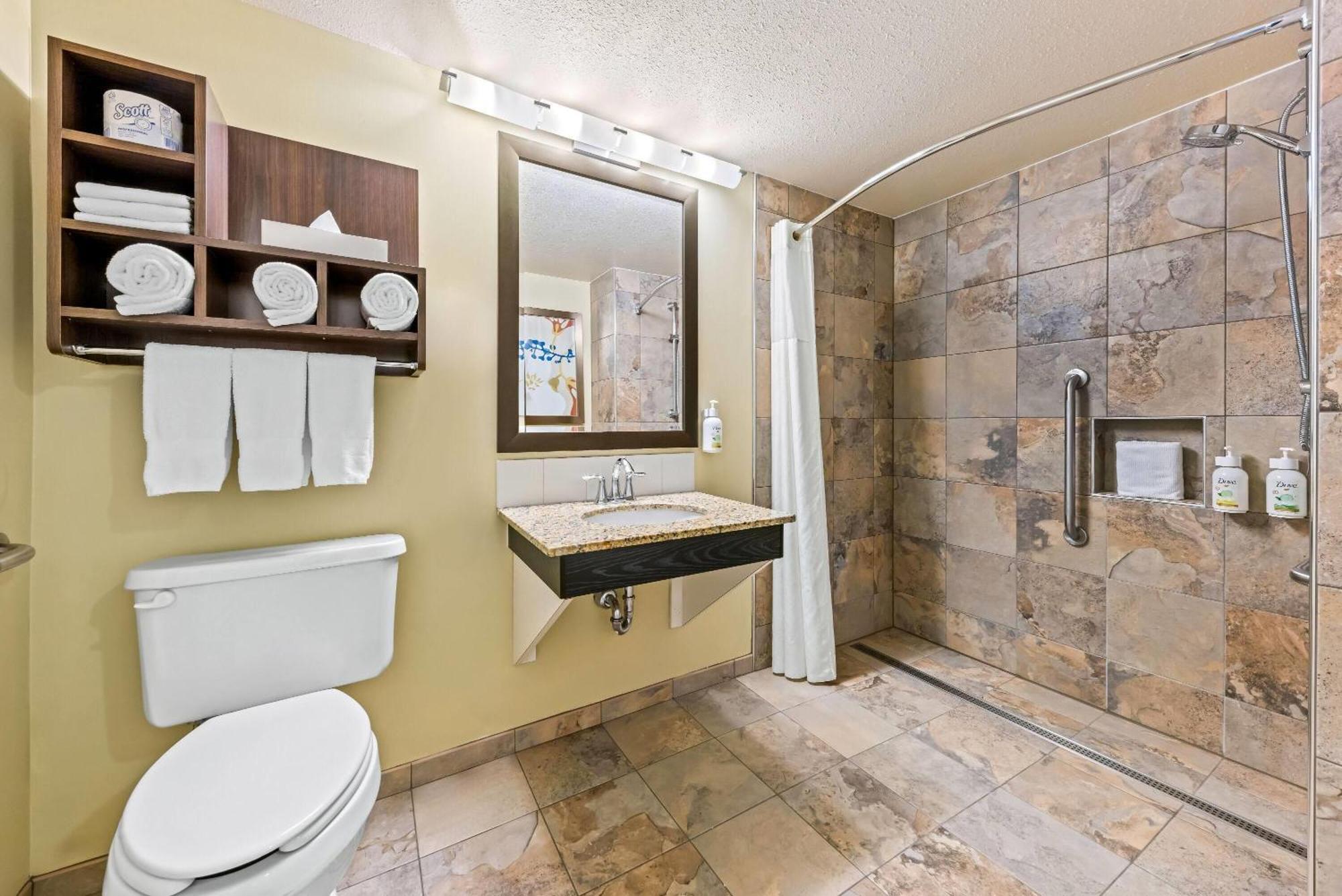 Wingate By Wyndham Calgary South Hotel Bagian luar foto